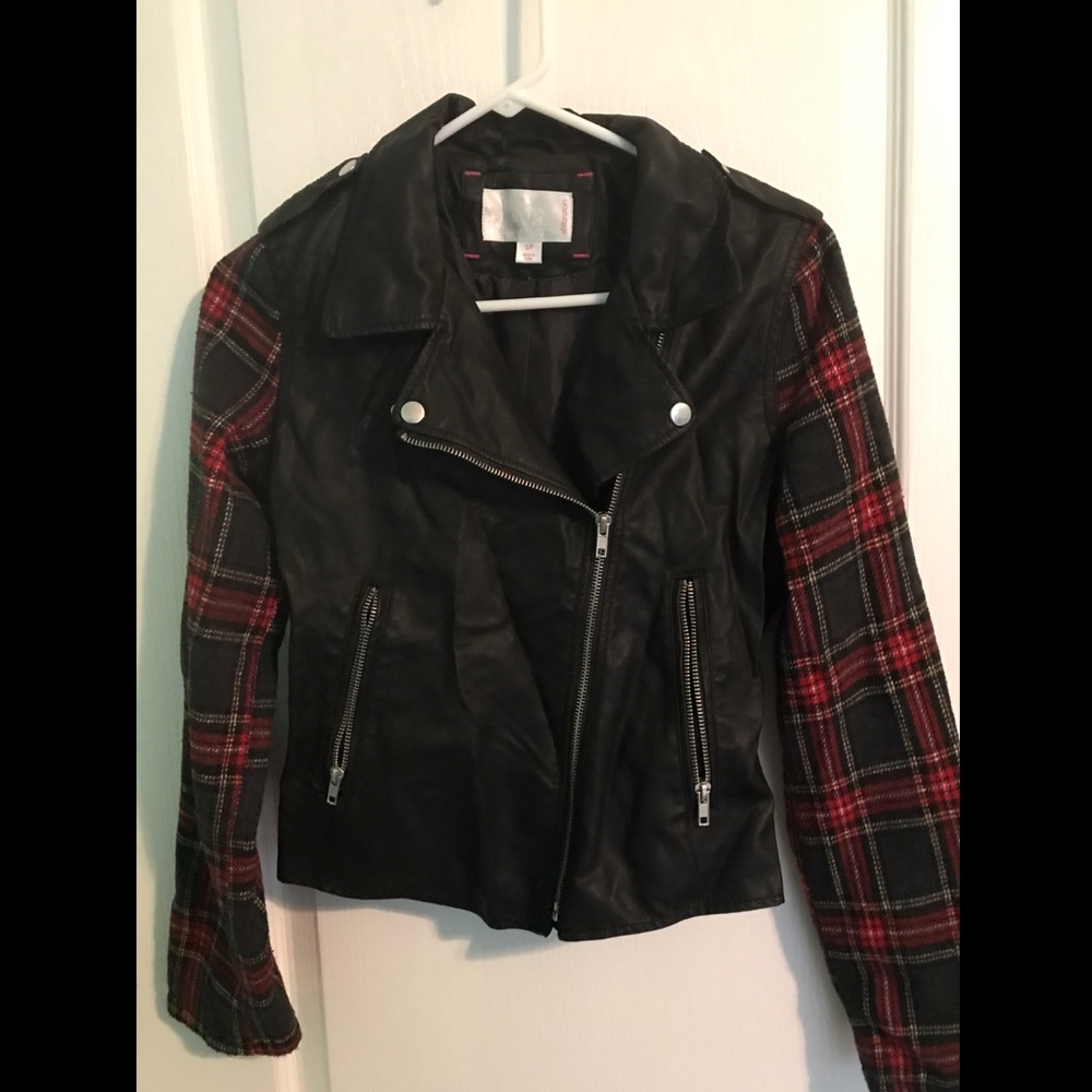 Black leather plaid sleeves jacket